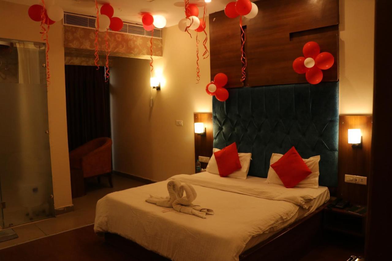 Hotel Pushap Palace Patiala Luaran gambar
