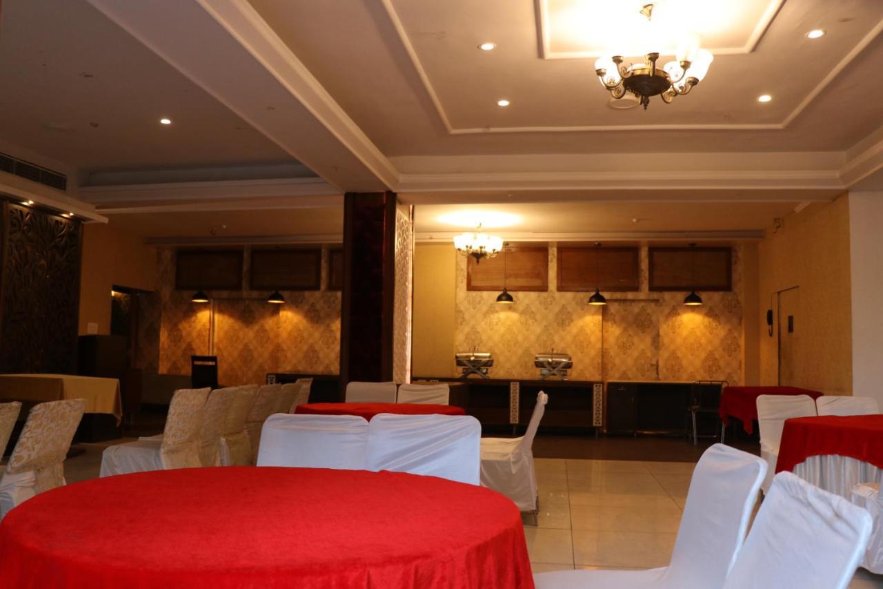 Hotel Pushap Palace Patiala Luaran gambar