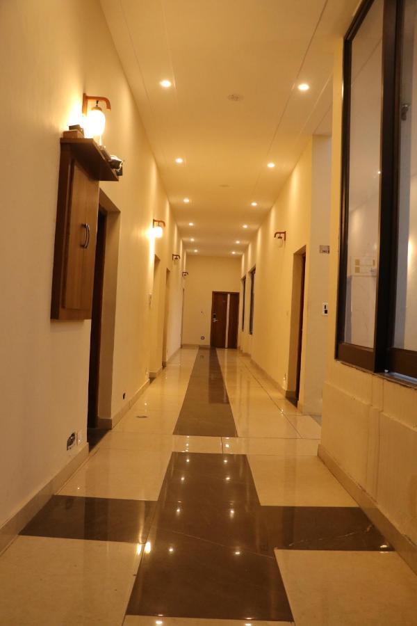 Hotel Pushap Palace Patiala Luaran gambar