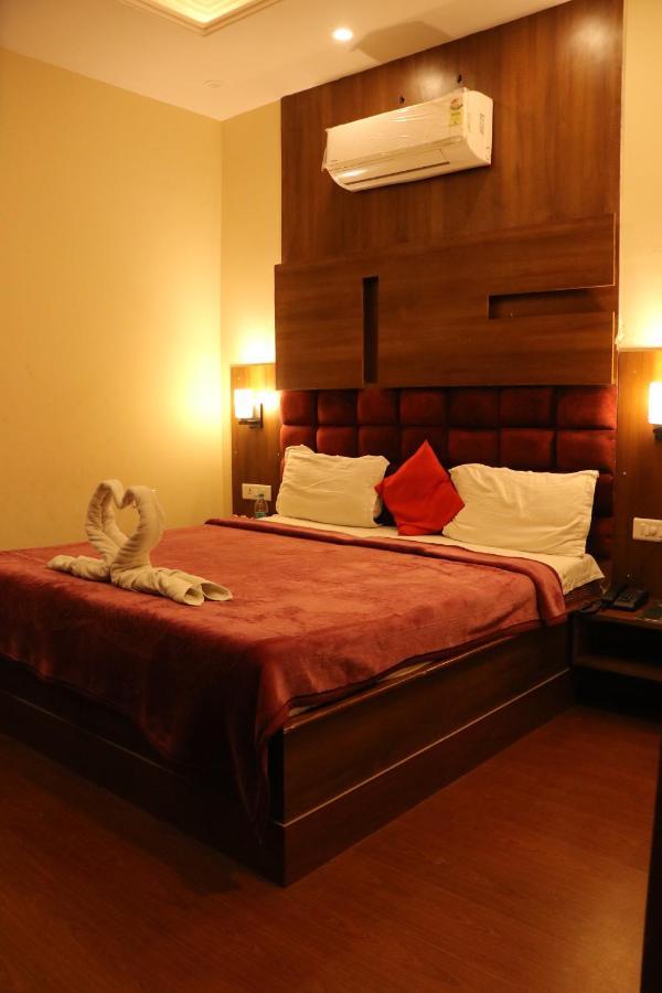 Hotel Pushap Palace Patiala Luaran gambar