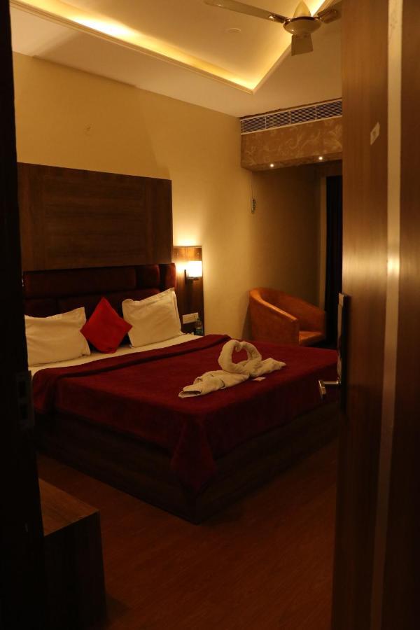 Hotel Pushap Palace Patiala Luaran gambar