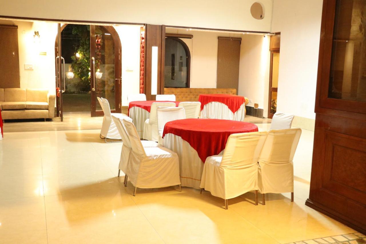 Hotel Pushap Palace Patiala Luaran gambar