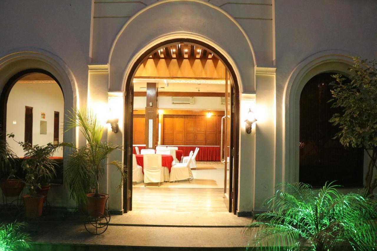 Hotel Pushap Palace Patiala Luaran gambar