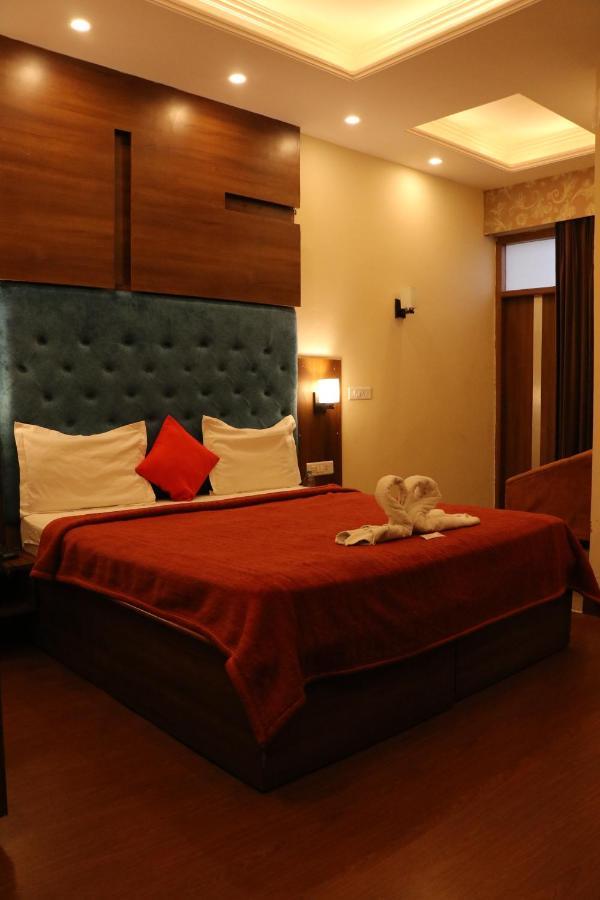 Hotel Pushap Palace Patiala Luaran gambar